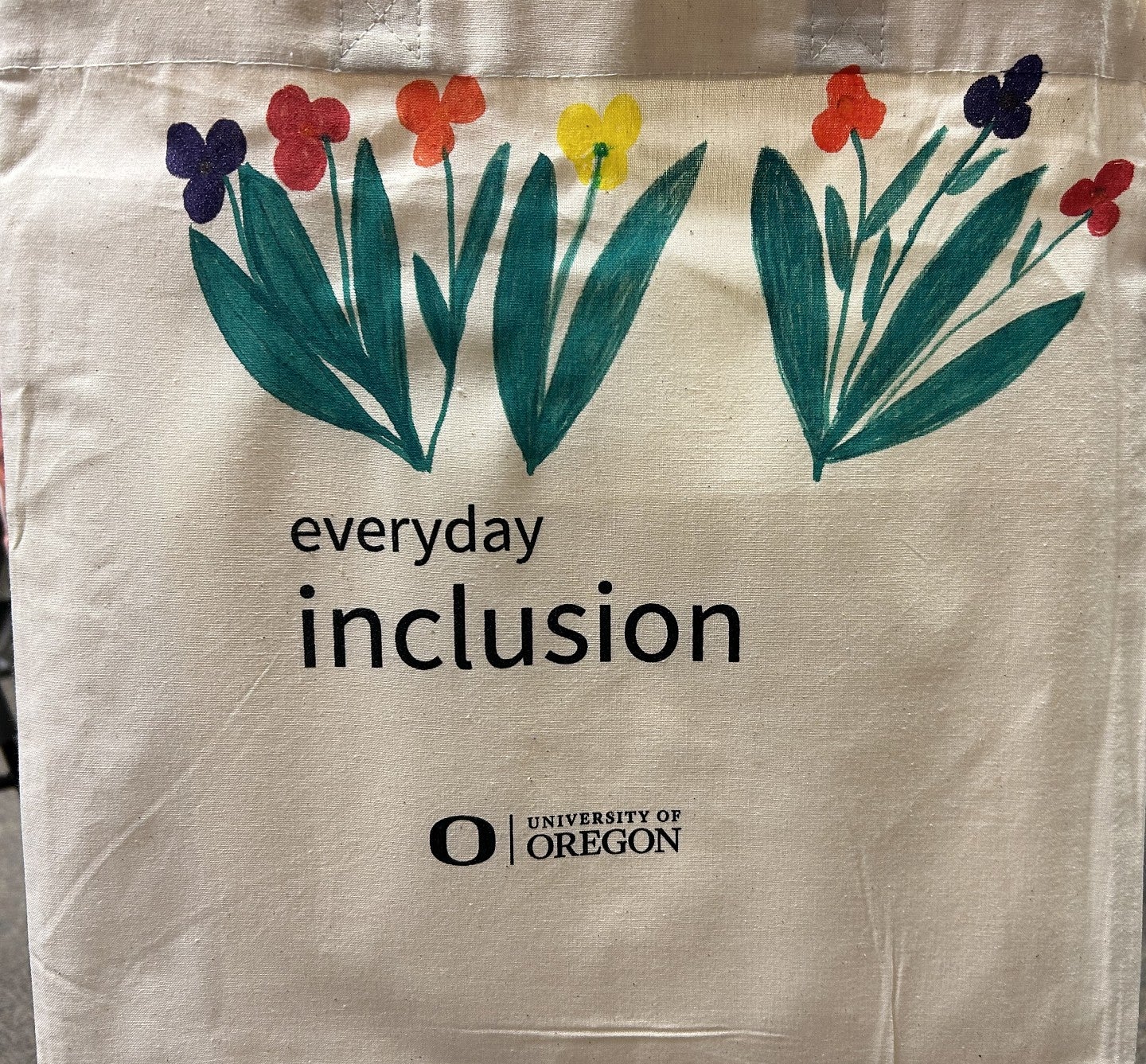 EI24 tote bag with flowers