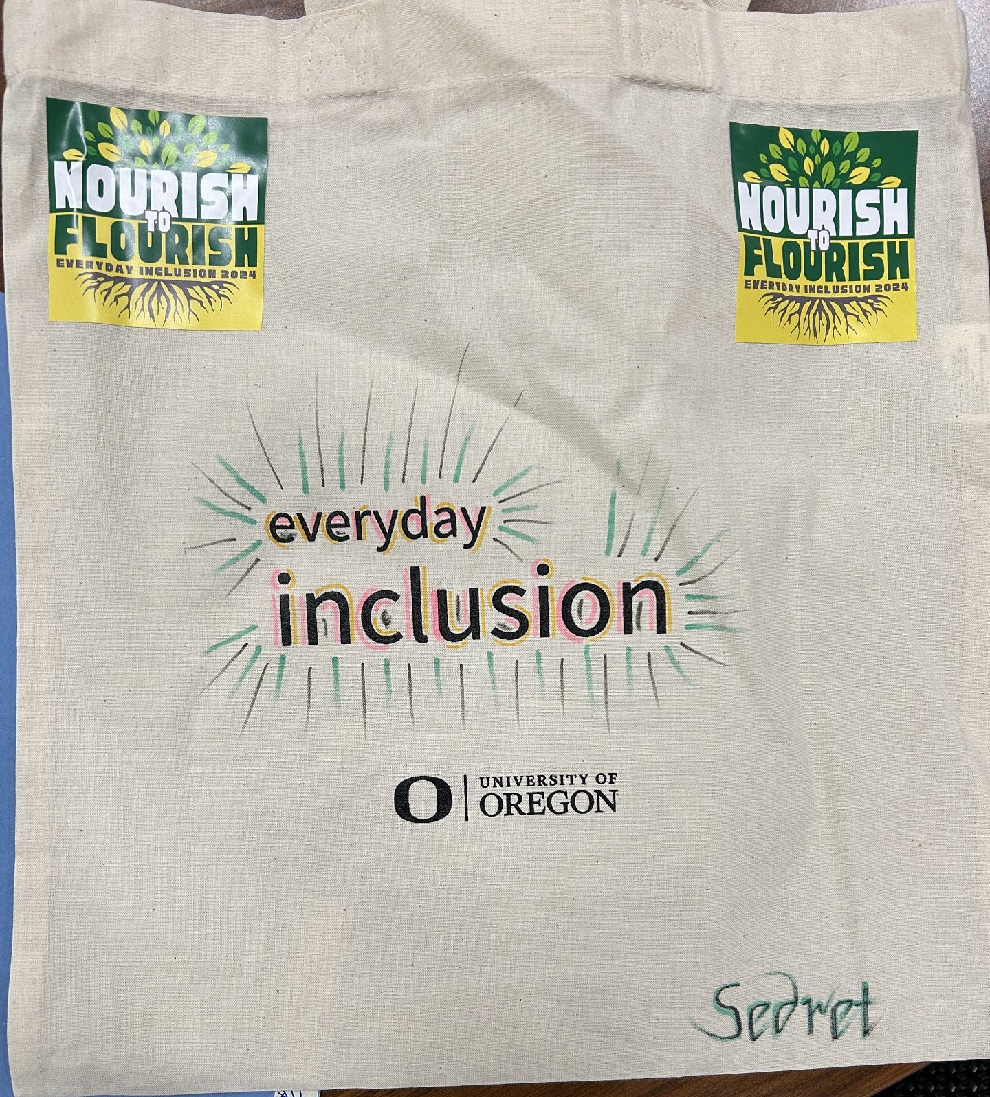 Everyday Inclusion bag with stickers, green and black lines and Sedret